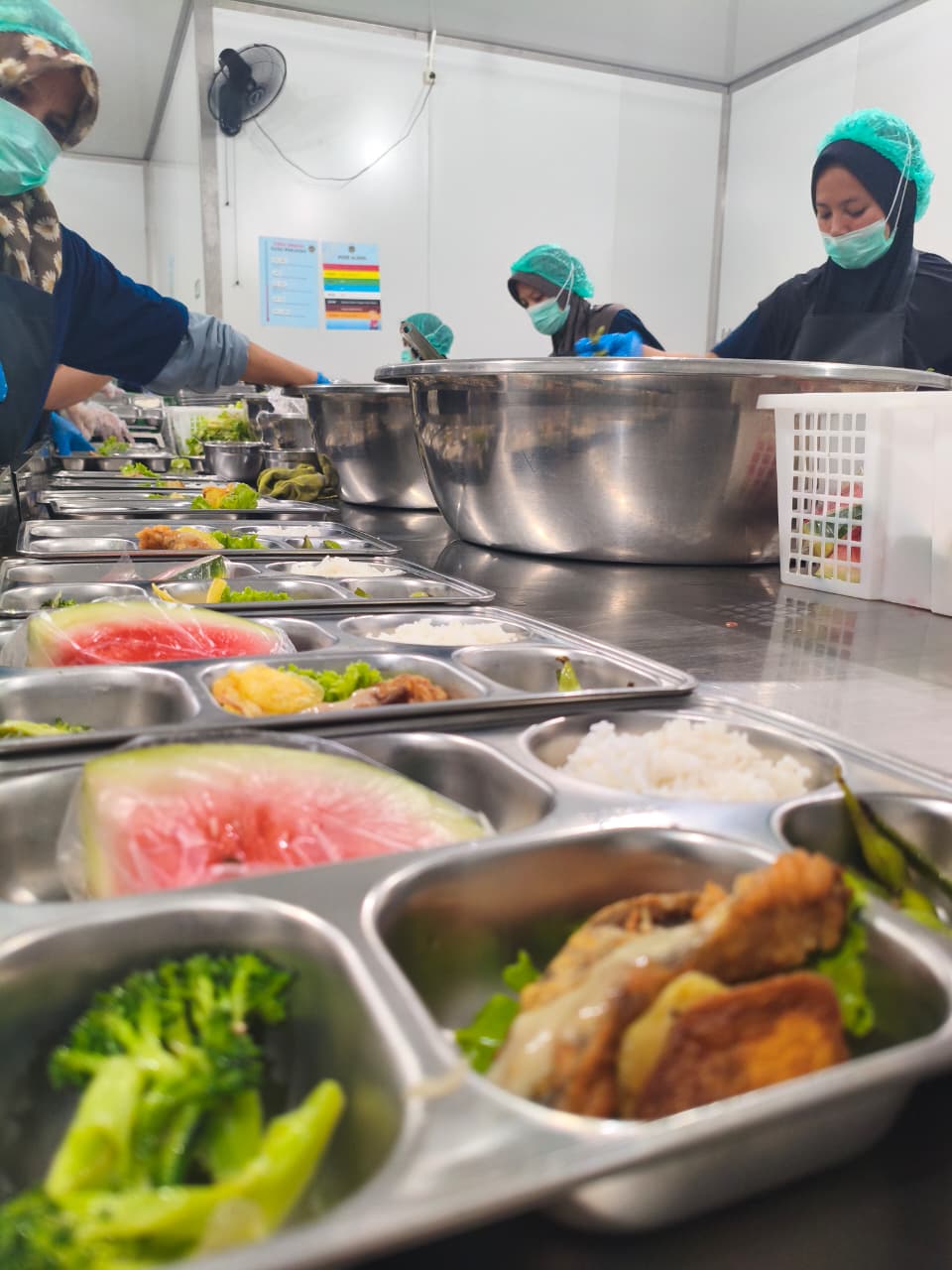 Suasana Dapur Produksi SPPG Kedungjajang Wonorejo 02